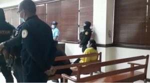 La pastora Rossy Guzmán, imputada en el caso Coral, sigue en los tribunales un proceso de cobró compulsivo contra la señora Yessica Esther Madera Madera