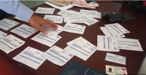Detienen haitiano con tarjetas de vacunación falsificadas en Dajabón