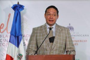 UCE realiza panel de promoción a los sectores agrícola y tecnológico