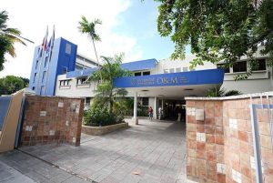 Denuncian universidad O&M incumple promesa de graduación presencial 