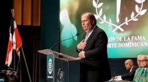 Felipe Vicini recibe reconocimiento en Pabellón de la Fama del Deporte