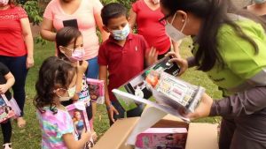 Realizan actividad para regalar juguetes a niños de miembros de FFAA