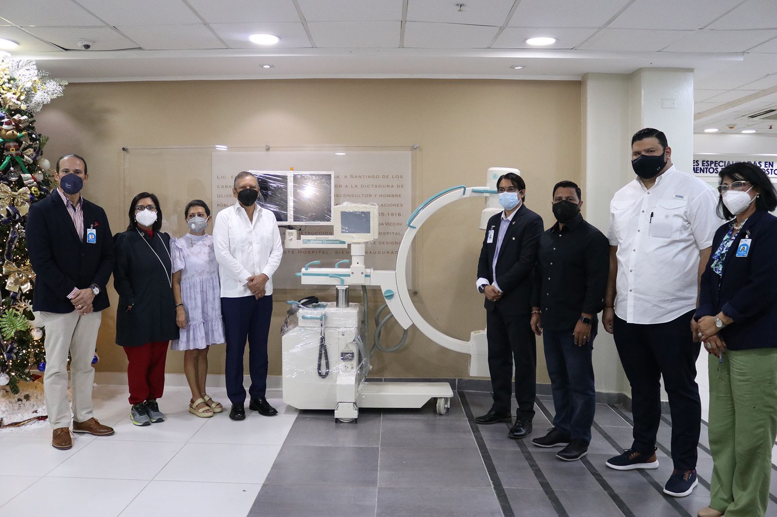 Refidomsa dona equipo para cirugía a hospital José María Cabral