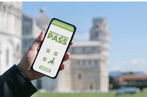 Europa refuerza restricciones para viajeros tras aumento de contagios