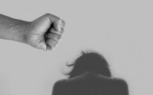 Recomiendan no esperar el golpe para denunciar maltrato intrafamiliar