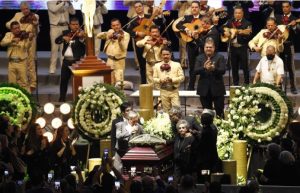 El cantante de música ranchera e ídolo mexicano Vicente Fernández fue despedido este lunes en su rancho del occidental estado de Jalisco 