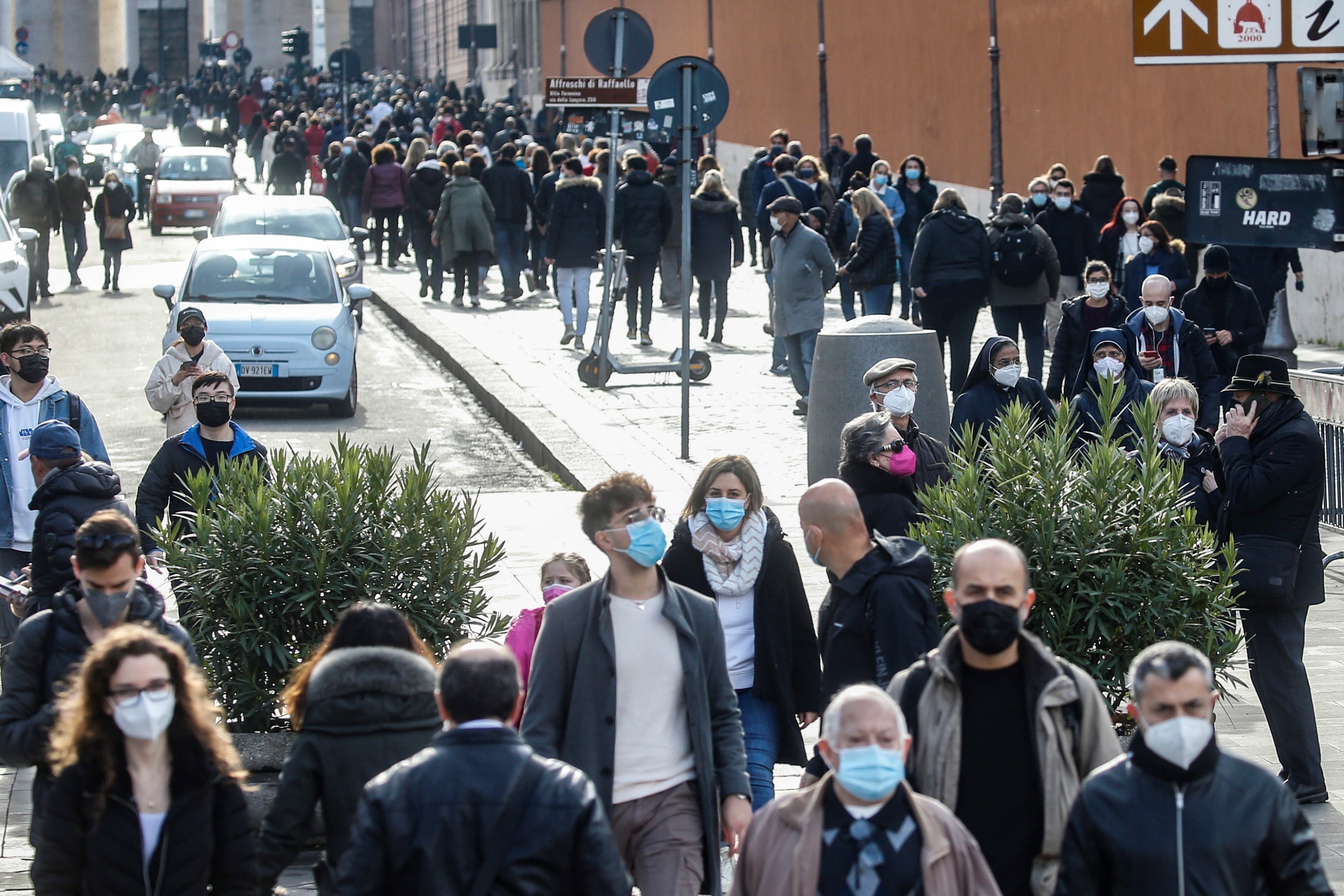 Italia reduce a cuatro meses suministro dosis refuerzo vacuna COVID