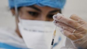 Pfizer pide a FDA aprobación vacuna Covid para adolescentes de 12 a 15