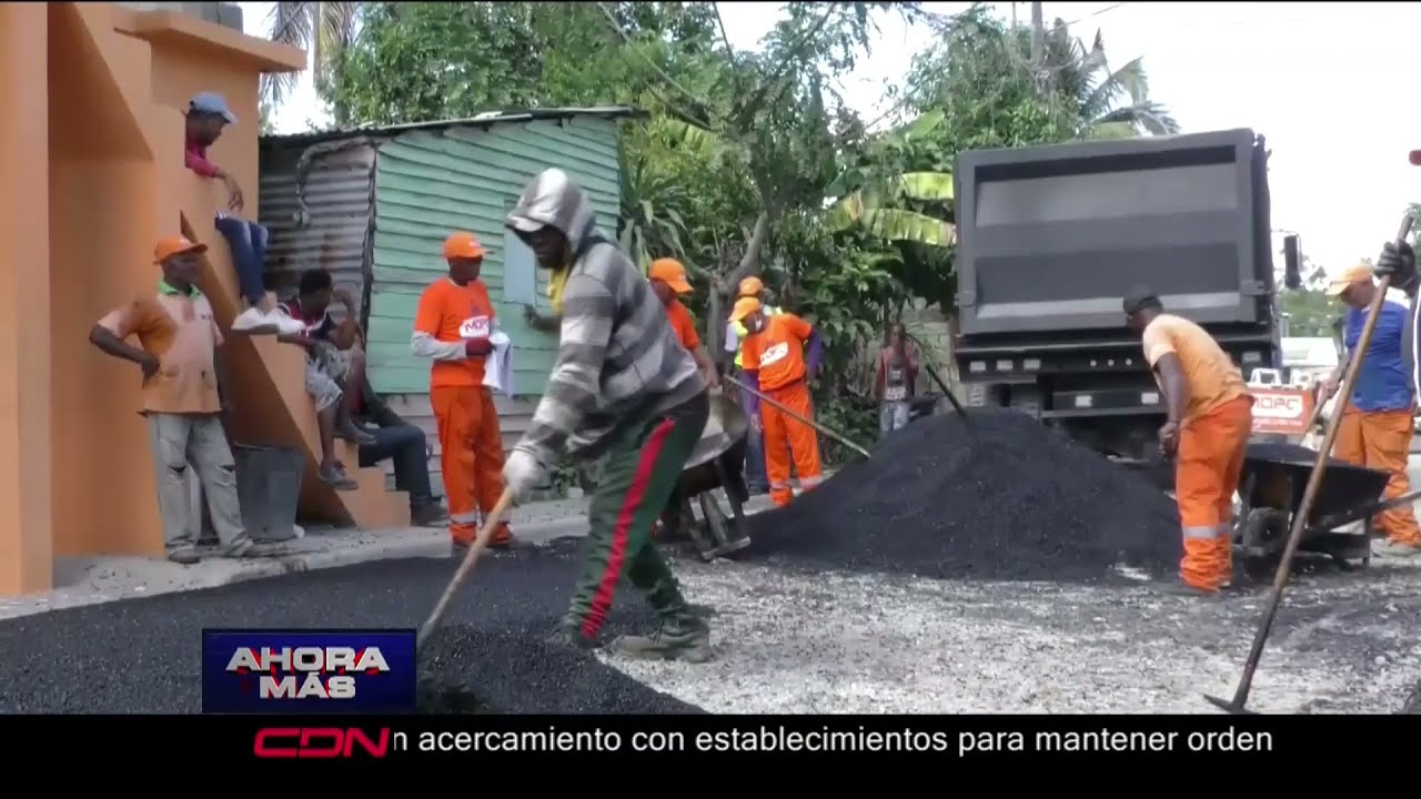 Deligne Ascención supervisa trabajos de asfaltado y bacheo en SDN