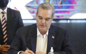 Abinader encabeza entrega certificados Diplomado Periodismo Ético