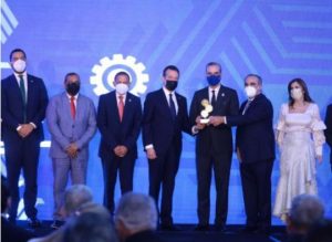 La Asociación de Industrias de la República Dominicana reconoció con galardón los esfuerzos impulsados desde el Ministerio de Industria, Comercio y Mipymes