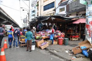 Crece expectativa entre comerciantes por entrega de doble sueldo