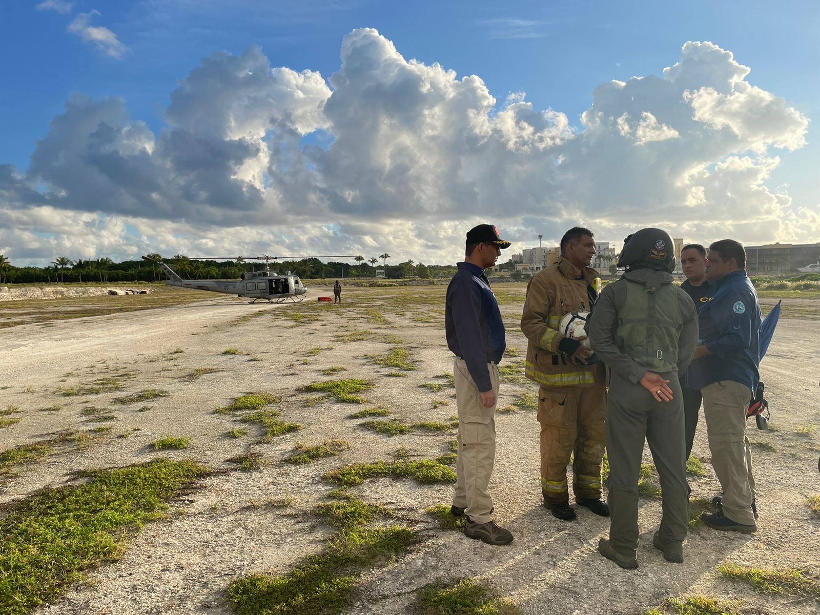 Autoridades controlan incendio forestal en Cap. Cana
