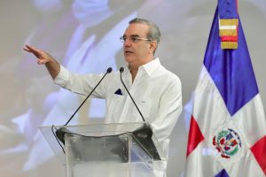 Luis Abinader aboga por aumento salario real sector privado