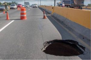 Obras Públicas soluciona socavón del km 12 autopista Duarte  