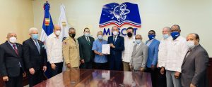 Mescyt recibe proyecto de reforma que incorporaría educación virtual 