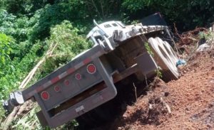 Se vuelca patana en tramo carretero Majagual Adentro en Samaná