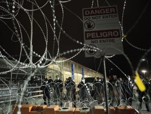 La Oficina de Aduanas y Protección Fronteriza (CBP, en inglés) de EE.UU. comenzó este lunes a aplicar el polémico programa “Quédate en México” 