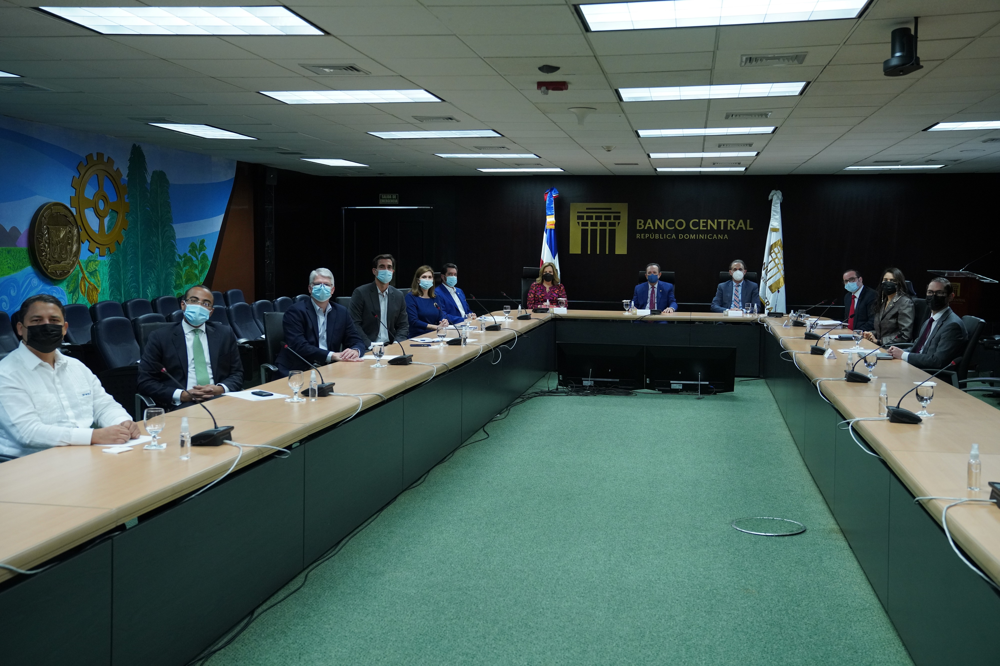 Banco Central y la Asociación de Navieros pasan revista a la economía