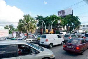 Se complica tránsito entornos comercios por festividades navideñas 