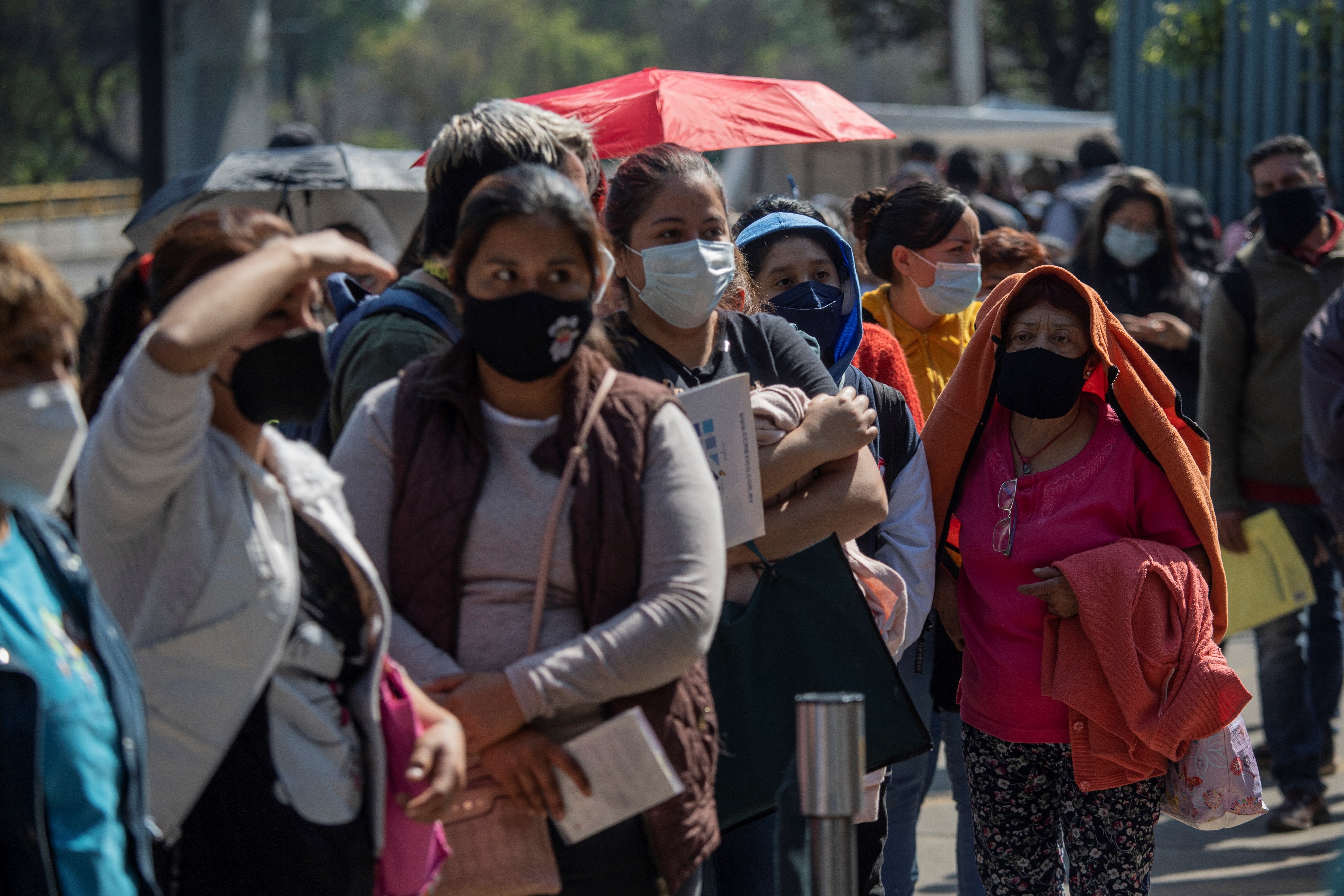 El mundo registra un nuevo récord de 3,4 millones contagios COVID