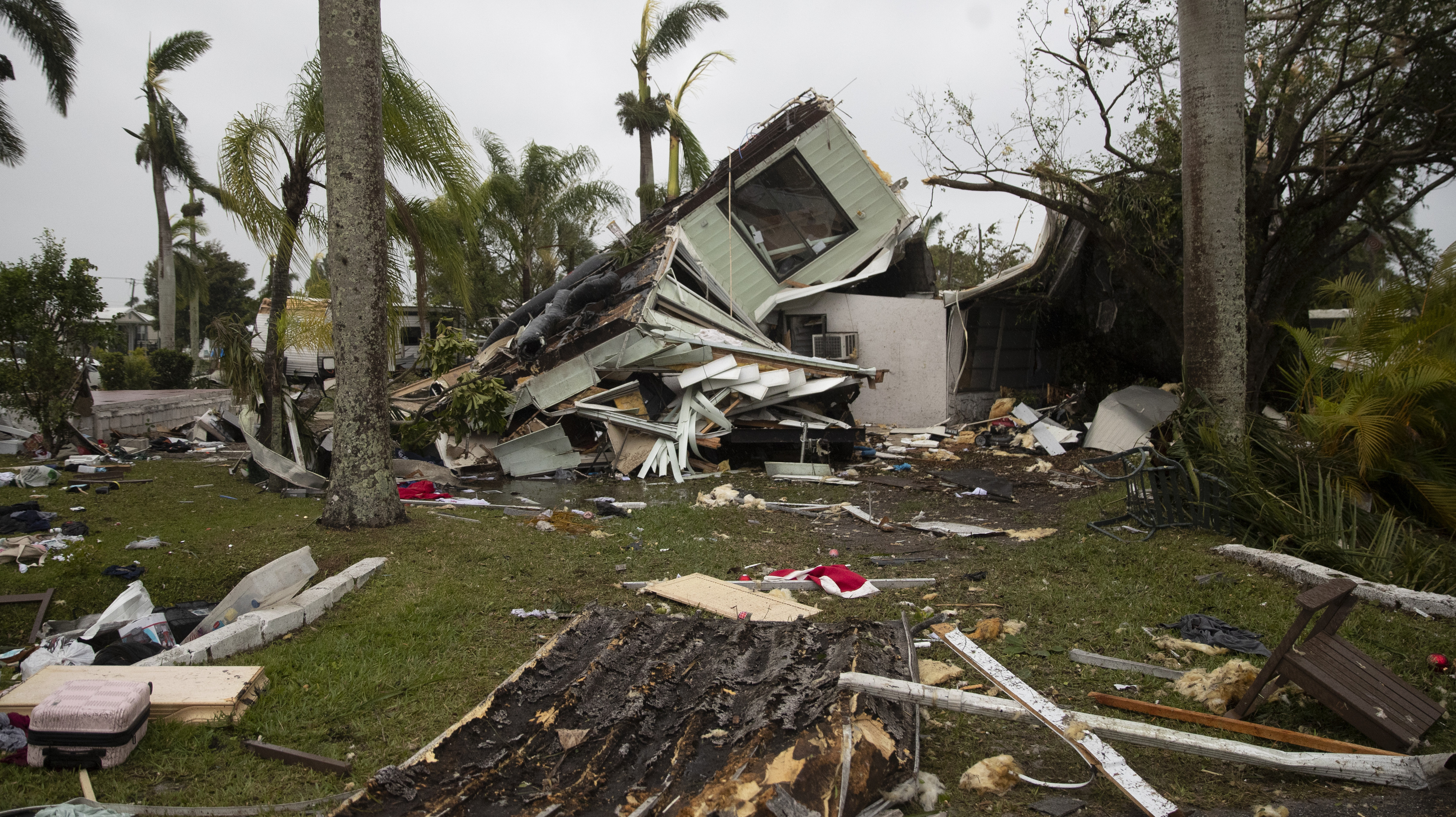 Tornado destruye decenas de viviendas y deja varios heridos en Florida