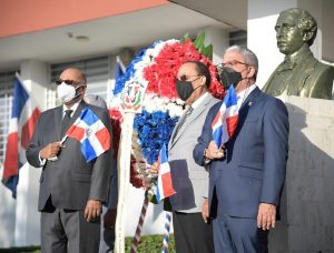 TC deposita ofrenda floral en el busto de Juan Pablo Duarte