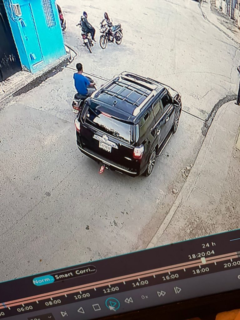 Autoridades aún no dan con conductor Jeepeta que atropelló tres niños