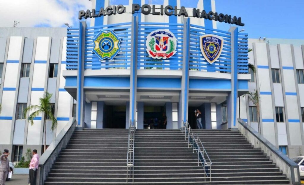 Policía Nacional ocupa armas, drogas y apresa más de 20 hombres