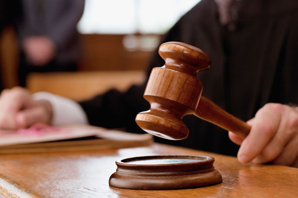Jueza dicta prisión a madre acusada de matar a su hija