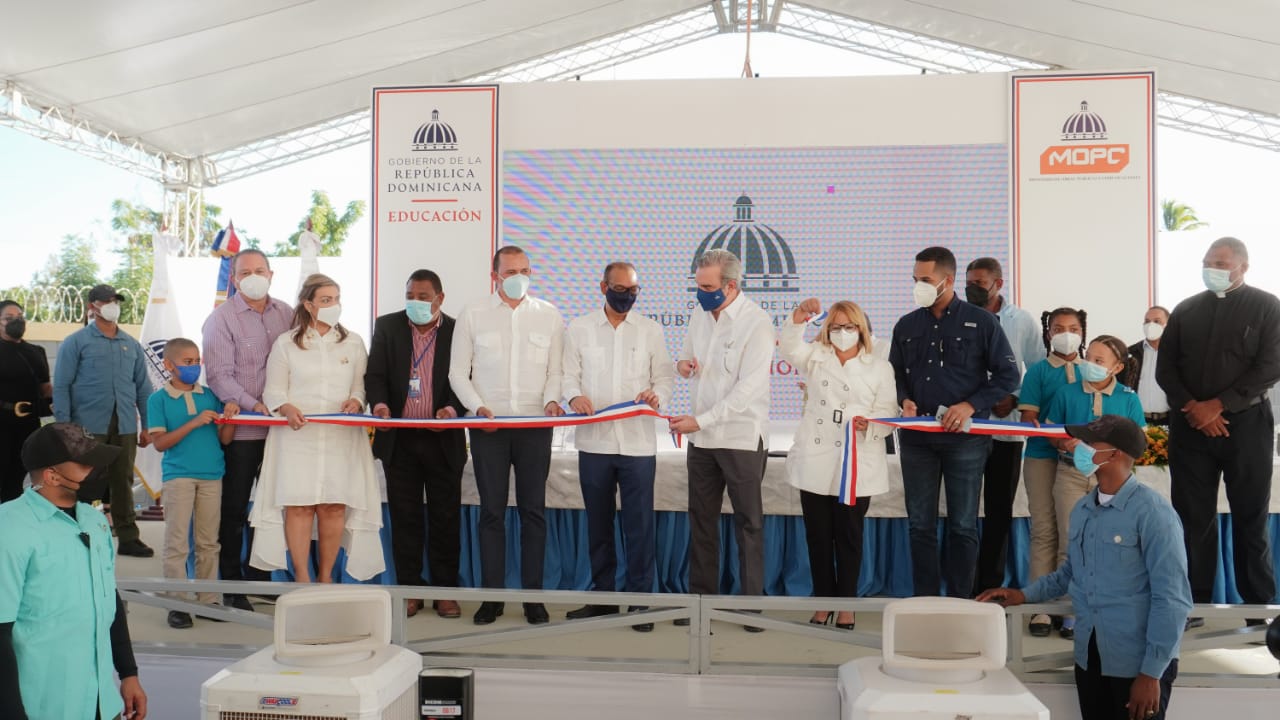 Abinader inaugura escuela en SJM con inversión de 86MM