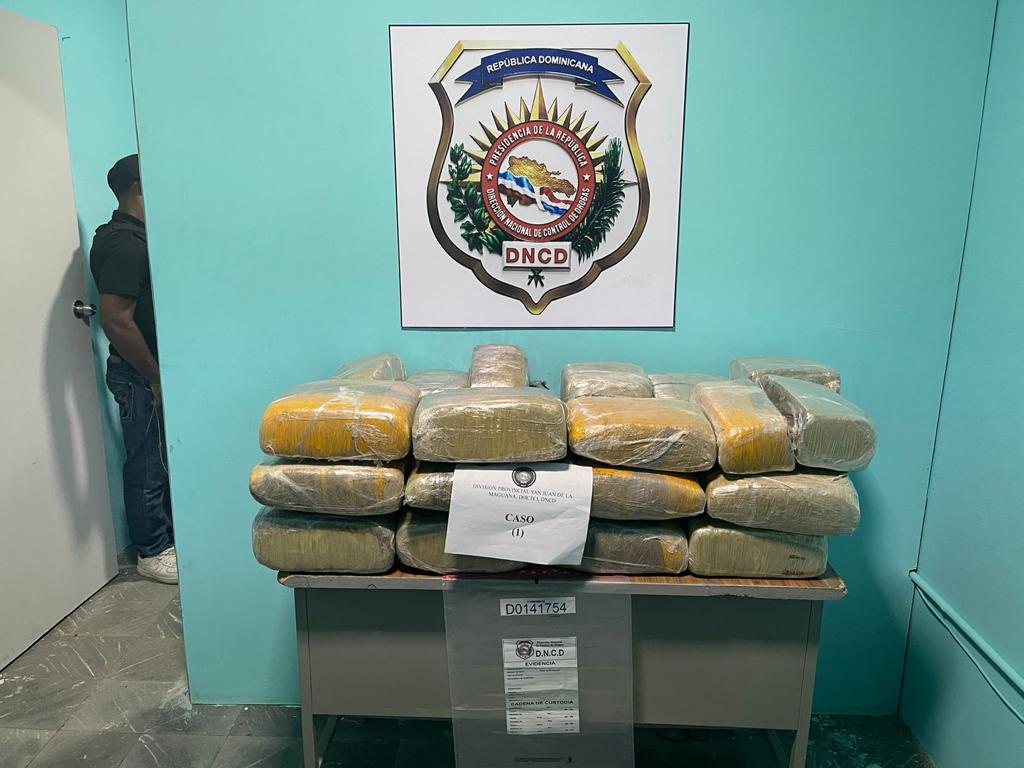 Apresan hombre con más de 200 libras presumiblemente marihuana