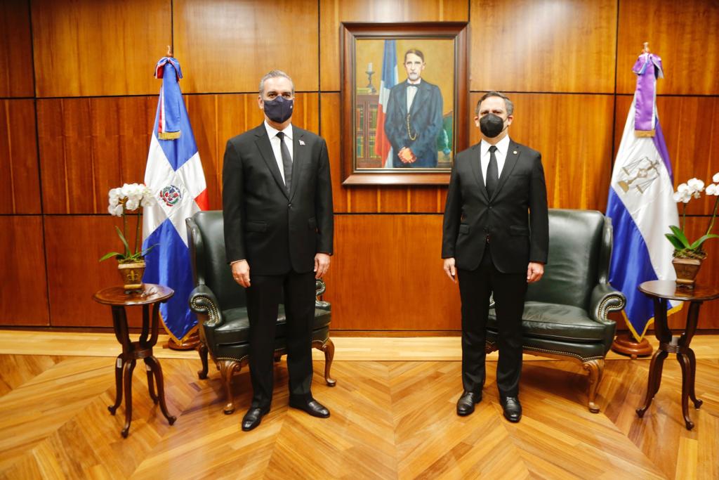 Abinader asiste a audiencia solemne por Día del Poder Judicial
