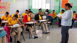 Diputados piden retrasar retorno clases presenciales por rebrote COVID