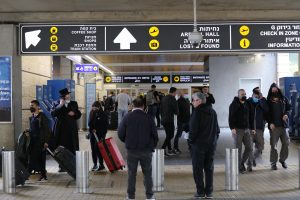 Israel reabre fronteras pese a registrar picos de contagios
