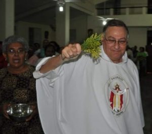 Restos del cura cubano Raúl Pérez Ross son sepultados en Pedernales
