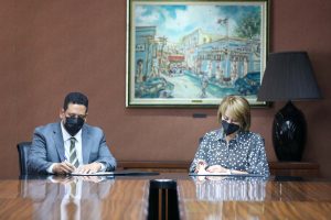 Firman acuerdo para impulsar cumplimiento en contrataciones públicas