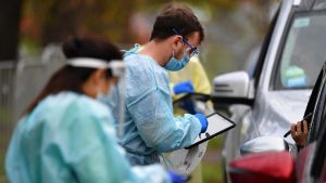 Australia registra miles de casos diarios de COVID-19 por primera vez