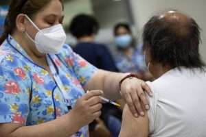 Chile se convierte en el segundo país en aplicar cuarta dosis COVID 