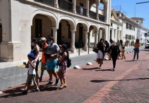 Cientos de ciudadanos disfrutan viernes social y feriado 