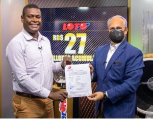 LEIDSA entrega certificado de 27 millones al primer ganador de la Loto 