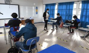 Infectólogos piden postergar clases presenciales ante aumento COVID-19