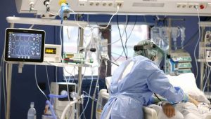 Pacientes con Ómicron requieren menos hospitalización, según estudio 