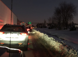 Cientos de vehículos varados en autopista EE.UU tras tormenta nieve 