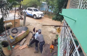 Director PN dispone suspensión de policía por agredir anciano 