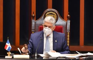 Senado advierte precio de los combustibles no dependen solo de la ley