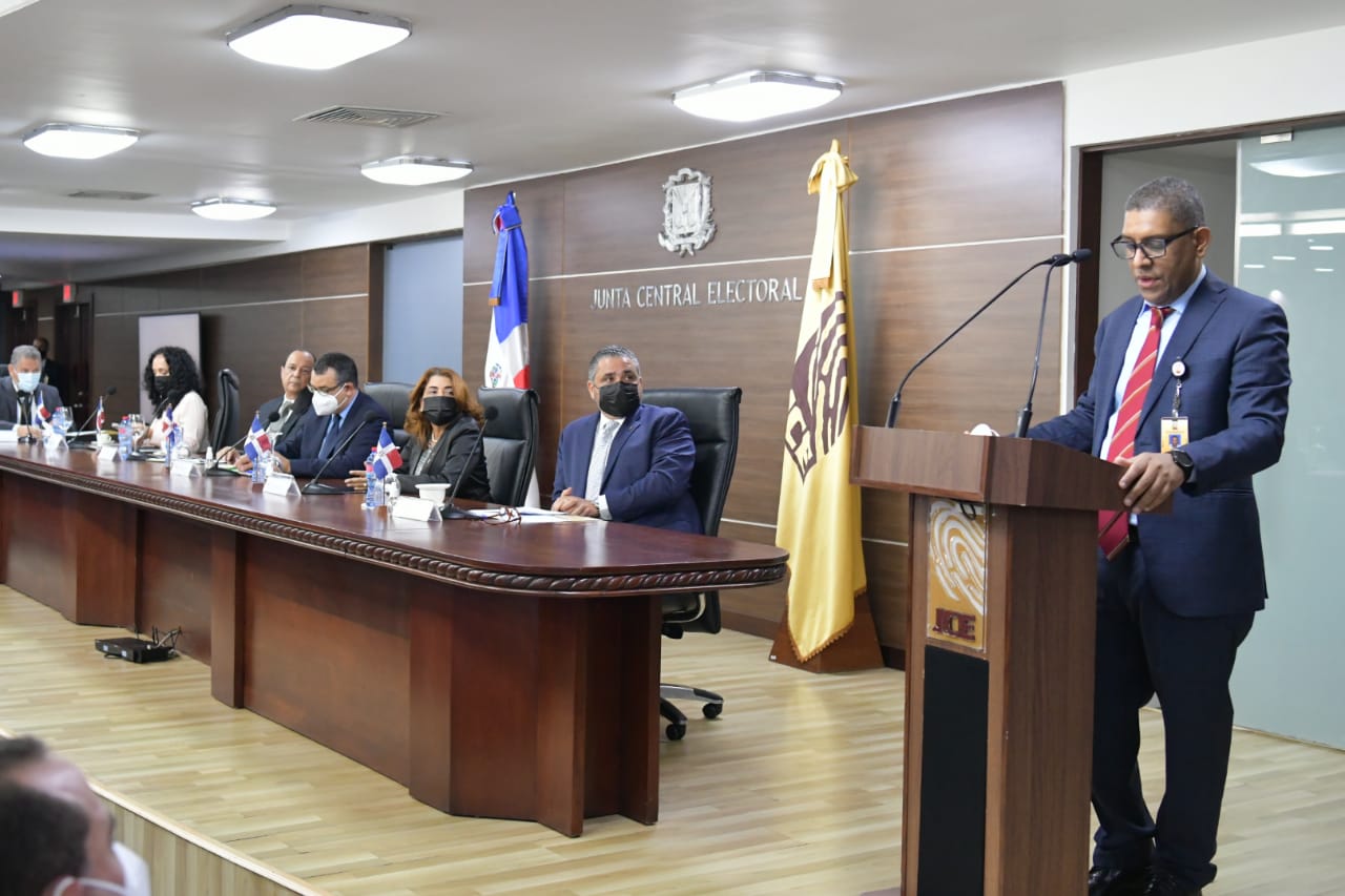 JCE presenta propuesta de reestructuración del área de Informática