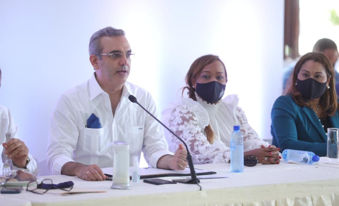 Abinader dirige en Azua programa ovino/caprino e inauguración lagunas