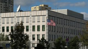 Estados Unidos ordena la salida de su personal diplomático de Ucrania