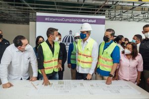 Abinader y MIVED supervisan trabajos del hospital Nelson Astacio